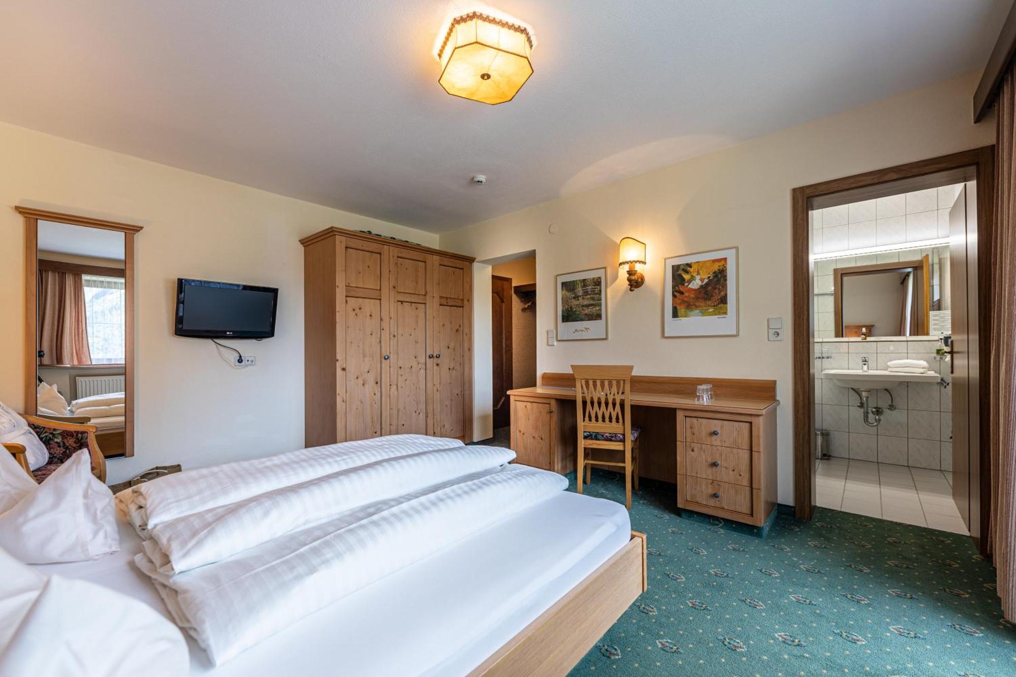 Hotel Gletscherblick Sankt Leonhard im Pitztal Luaran gambar
