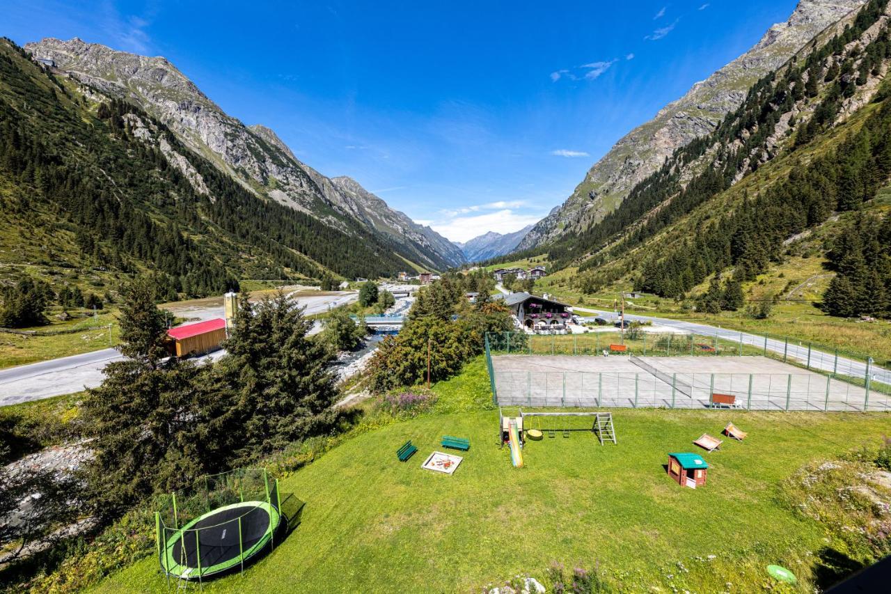 Hotel Gletscherblick Sankt Leonhard im Pitztal Luaran gambar
