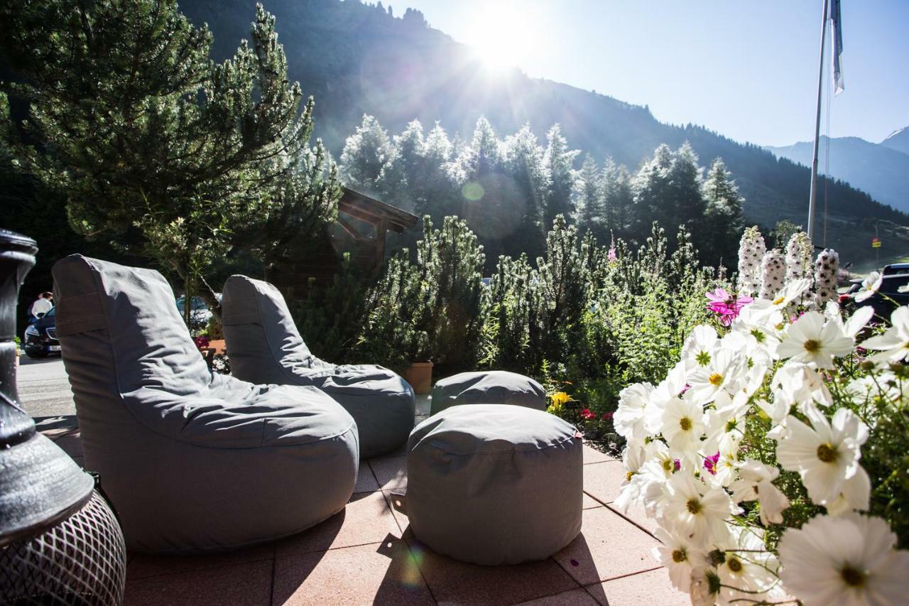 Hotel Gletscherblick Sankt Leonhard im Pitztal Luaran gambar