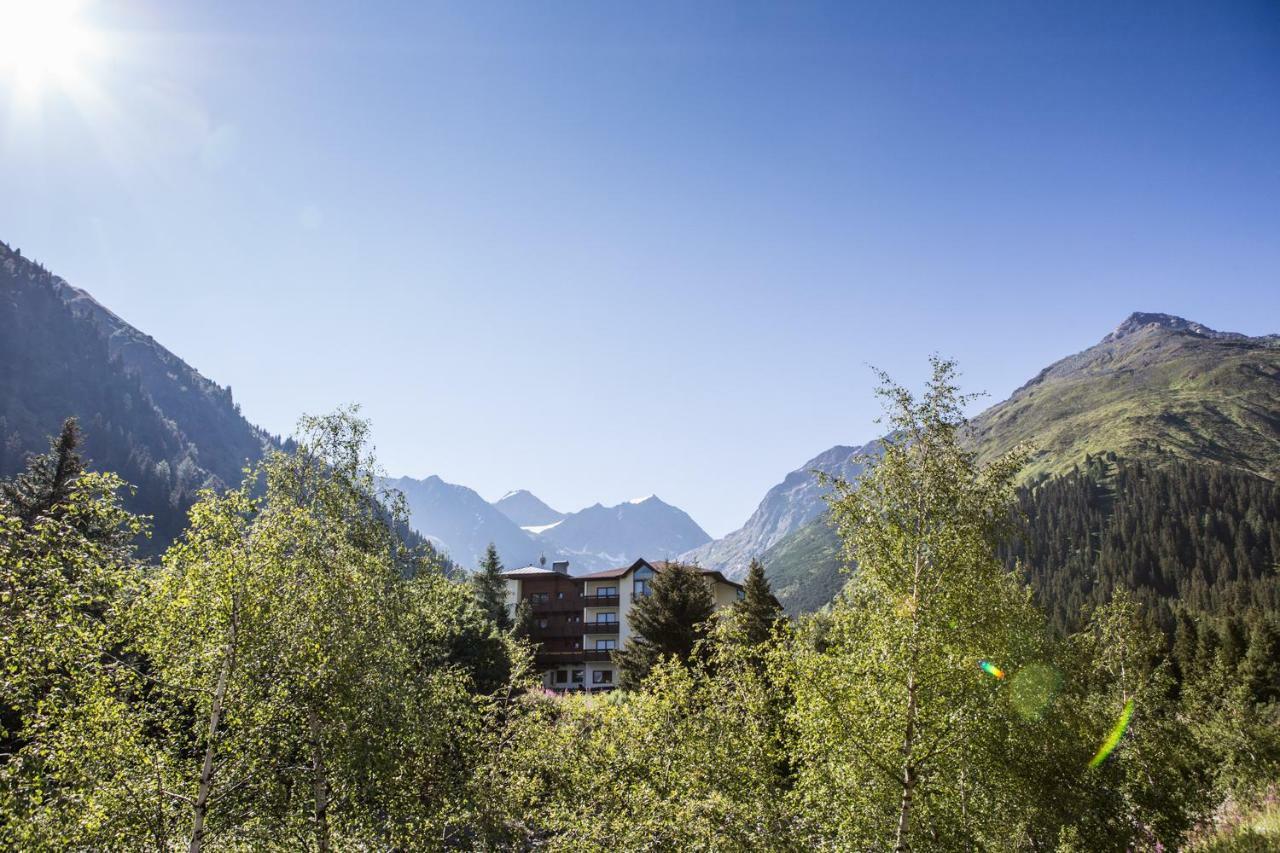 Hotel Gletscherblick Sankt Leonhard im Pitztal Luaran gambar